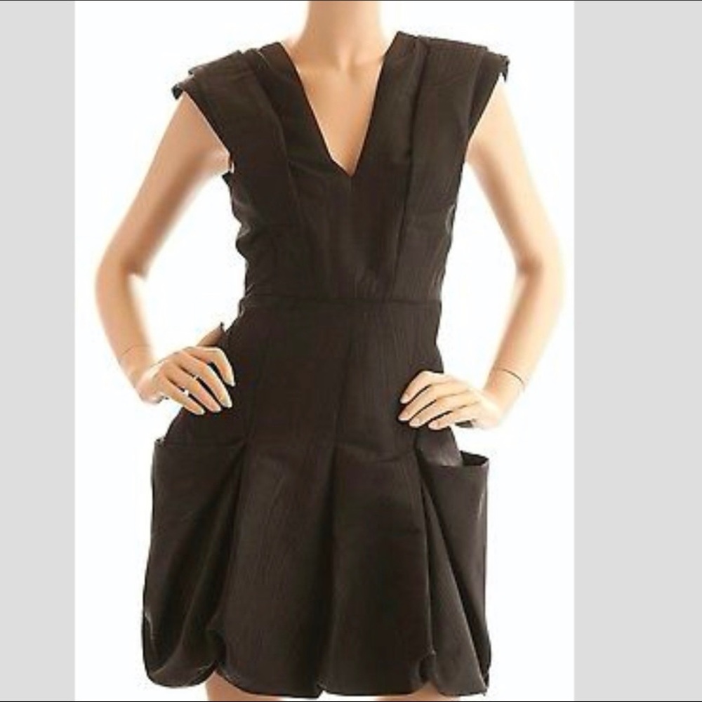 BCBGMAXAZRIA Amerie black bubble hem with pockets V neck dress size 6.